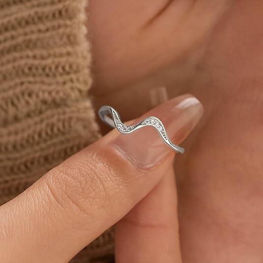 The Devori Jewlry Stack Wave Ring
