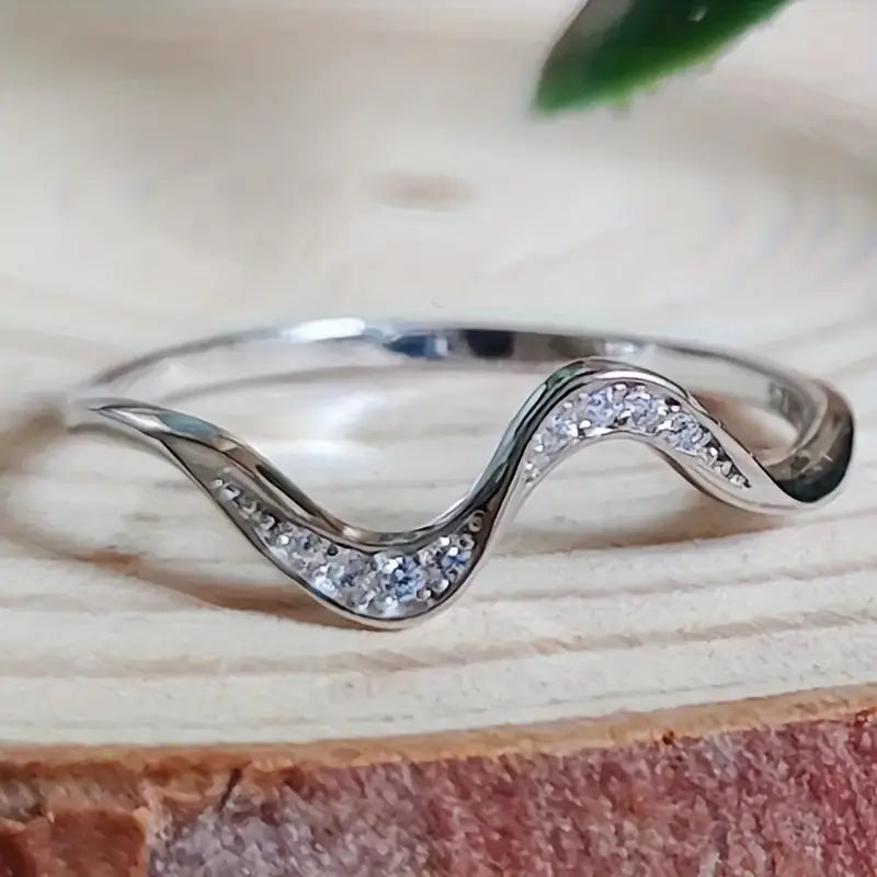 The Devori Jewlry Stack Wave Ring