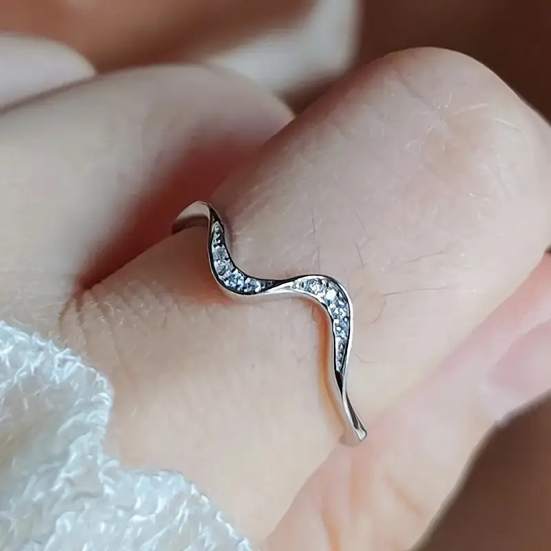 The Devori Jewlry Stack Wave Ring